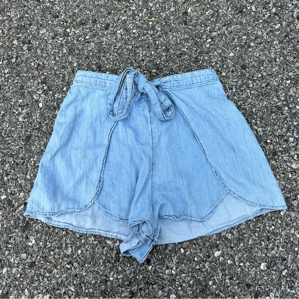 hollister flowy shorts